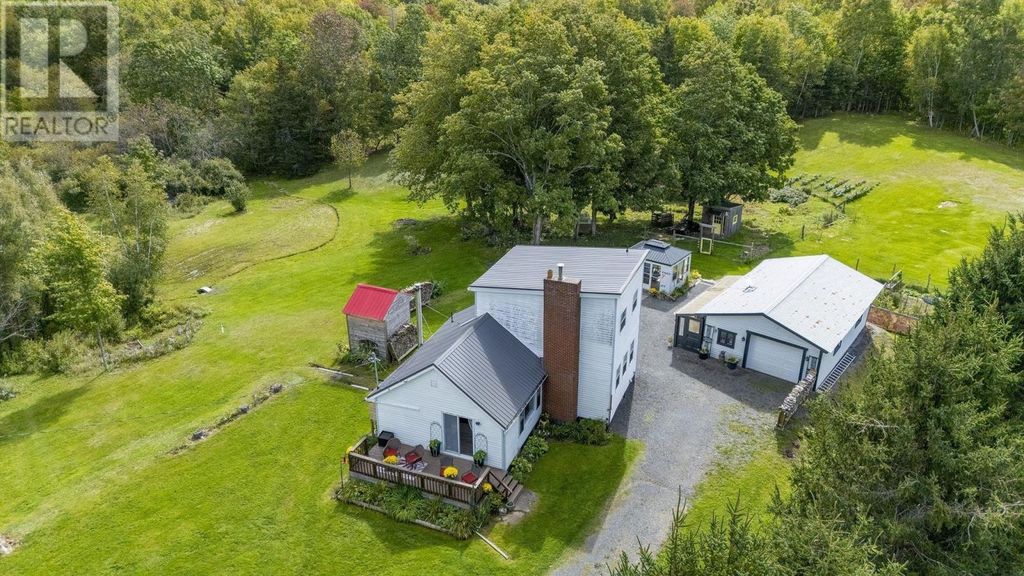 997 East River East Side Road, Glencoe