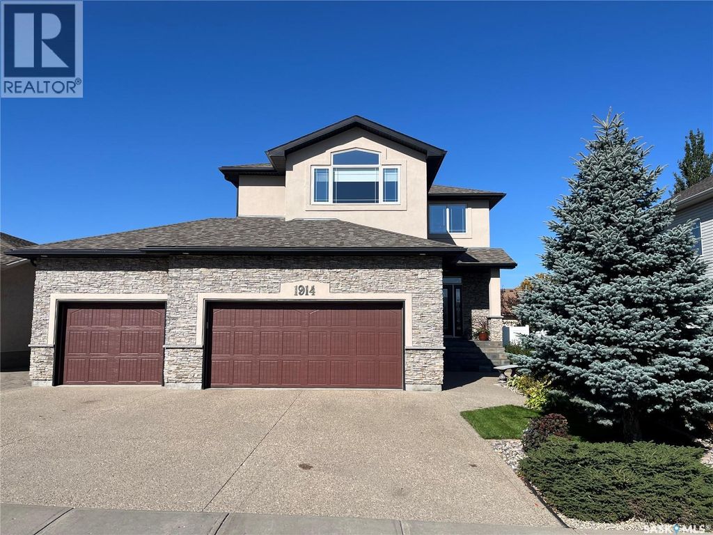 1914 Laurier Crescent E, Regina