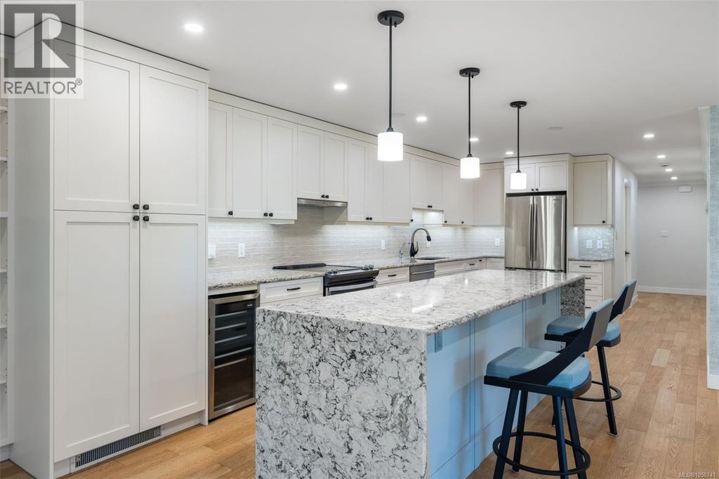 207 2930 Cook St, Victoria