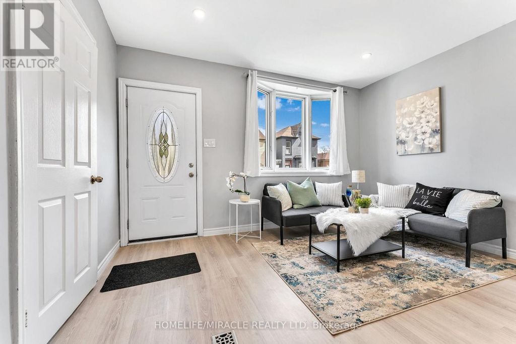 101 Emerald Street N, Hamilton (landsdale)