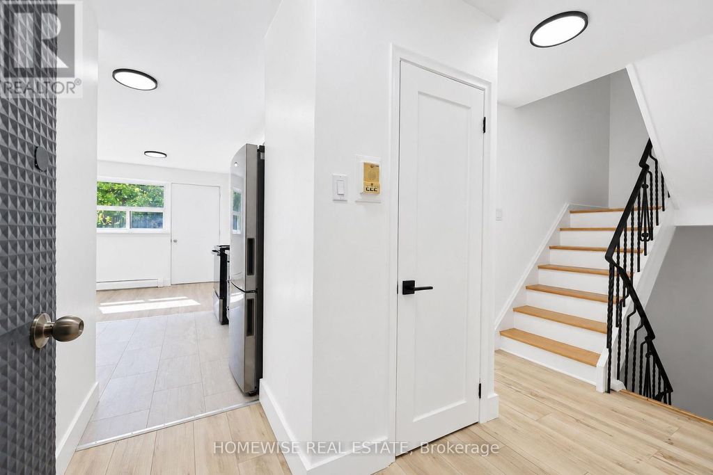 4 - 45 Swordbill Drive, Toronto (edenbridge-Humber Valley)