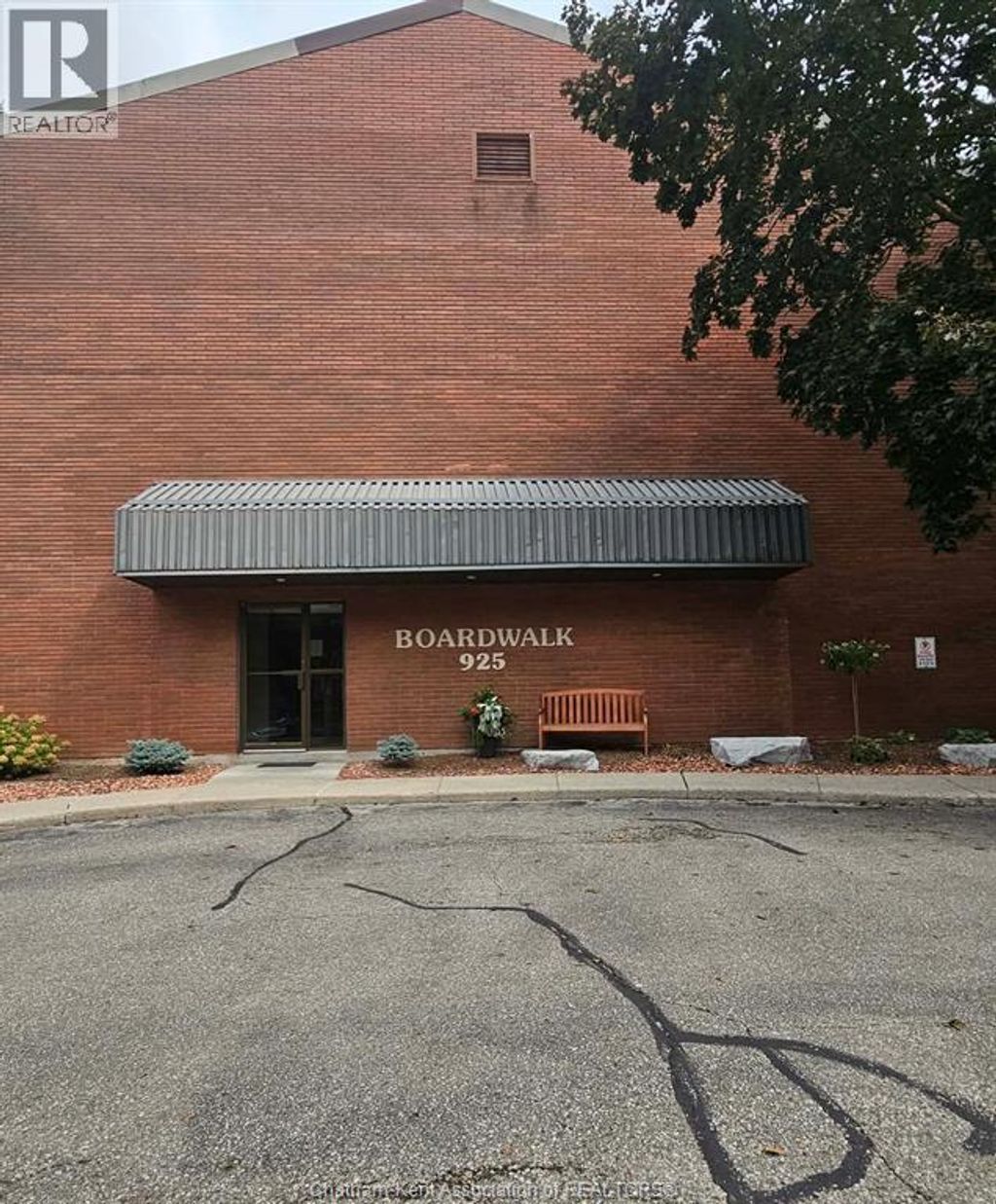925 Grand Avenue West Unit# 108, Chatham