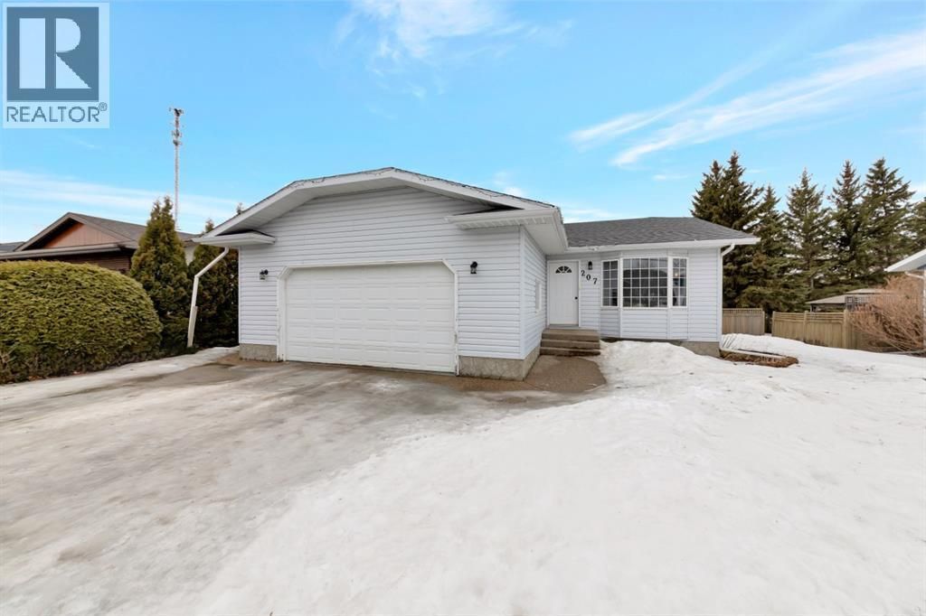 207 3rd Avenue E, Neilburg
