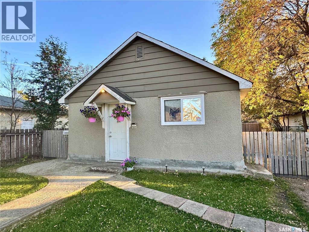1221 14th Street W, Prince Albert