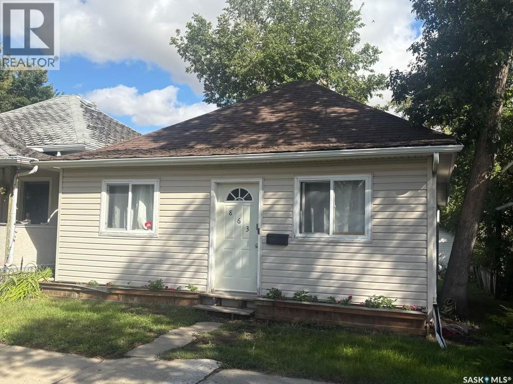 863 Elgin Avenue, Moose Jaw