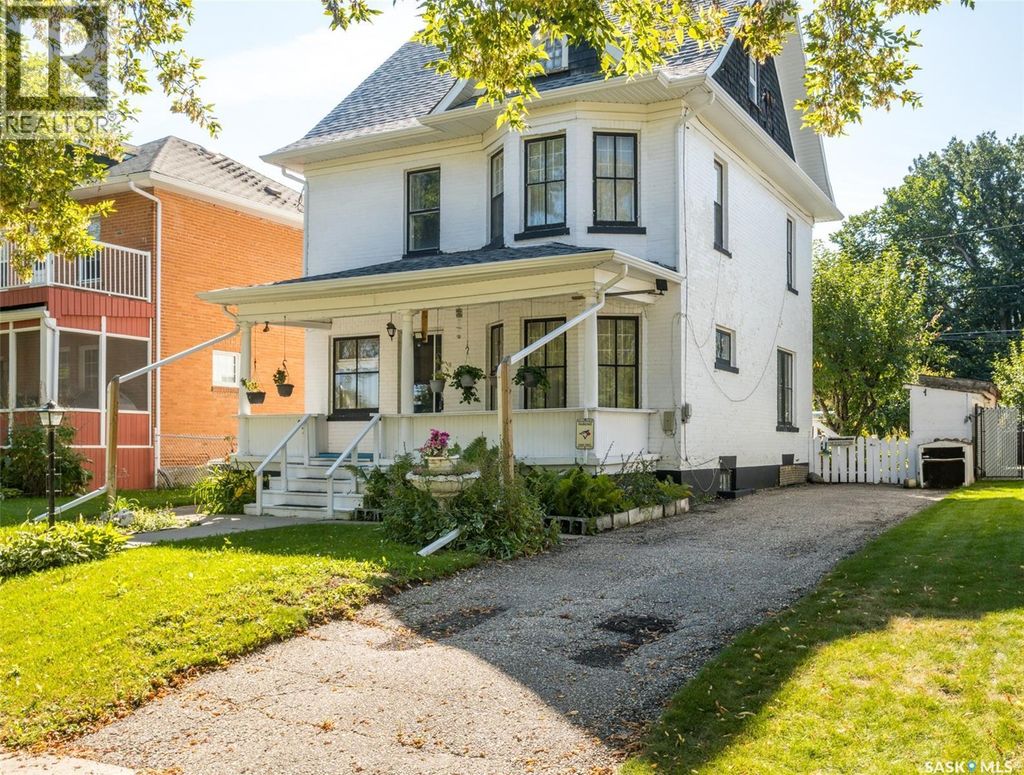 221 21st Street W, Prince Albert
