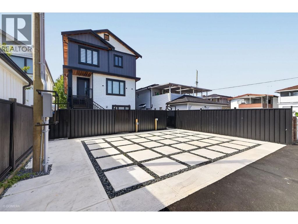 3 2035 E 51st Avenue, Vancouver