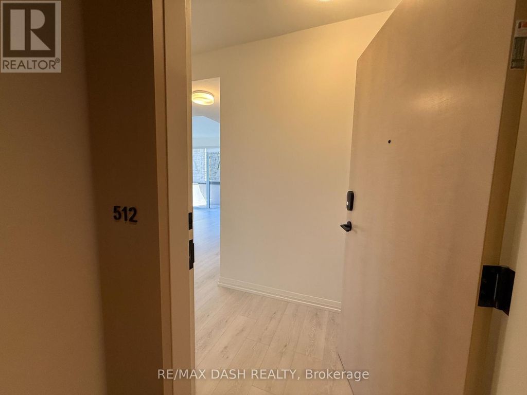 512 - 280 Dundas Street W, Toronto (university)