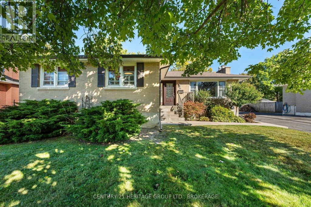 35 Loyalist Avenue, Loyalist (amherstview)