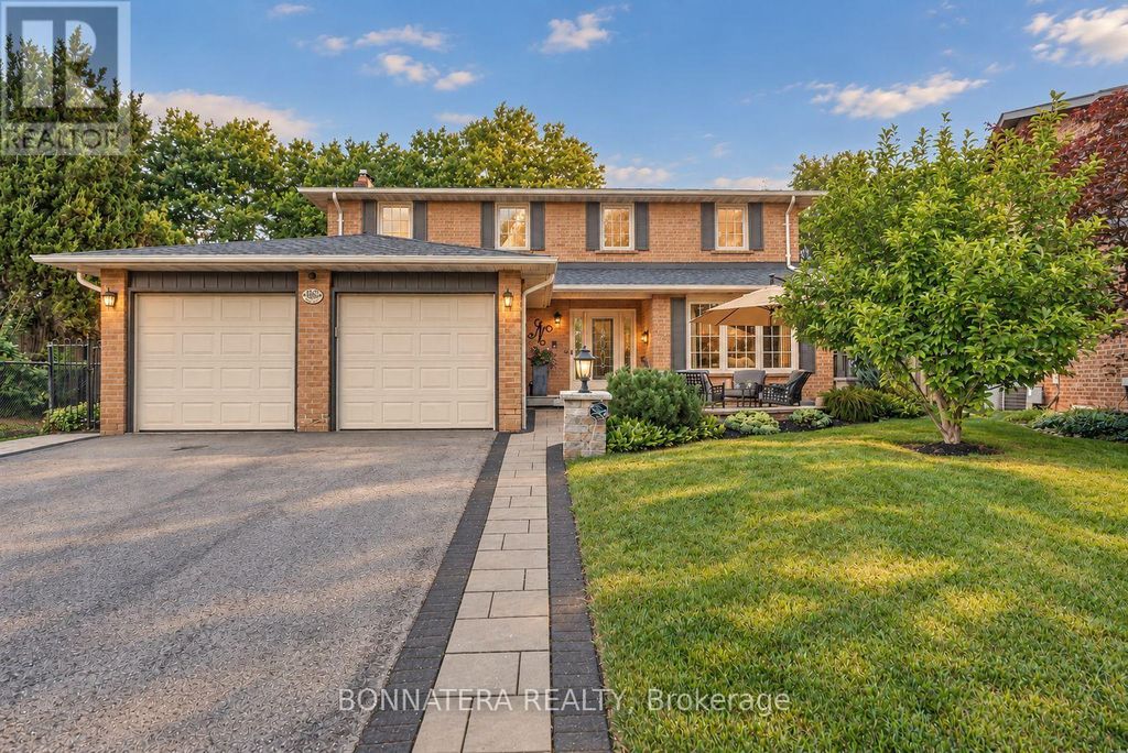 1409 Holly Court, Oakville (fa Falgarwood)