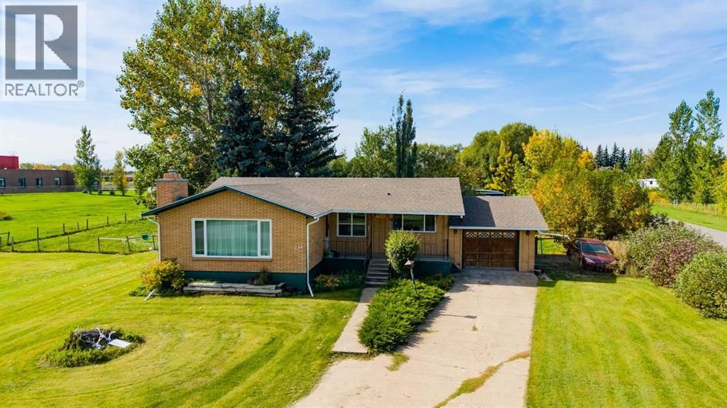 298 1 Avenue Nw, Glenwood