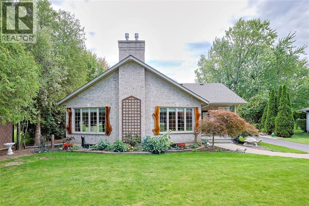 5121 Lakeshore Road, Plympton-Wyoming
