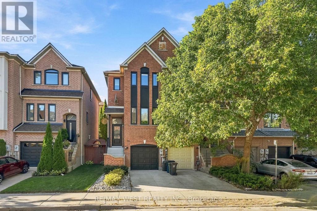 44 Bluewater Court, Toronto (mimico)