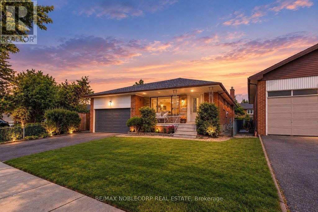 4 Warlingham Court, Toronto (eringate-Centennial-West Deane)
