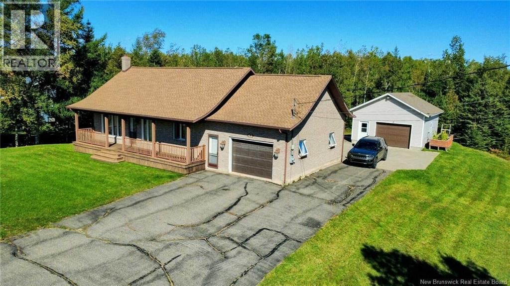 63 Chemin St Simon, Caraquet