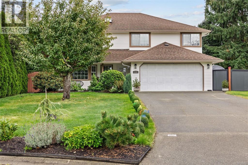 1557 Flicker Pl, Courtenay