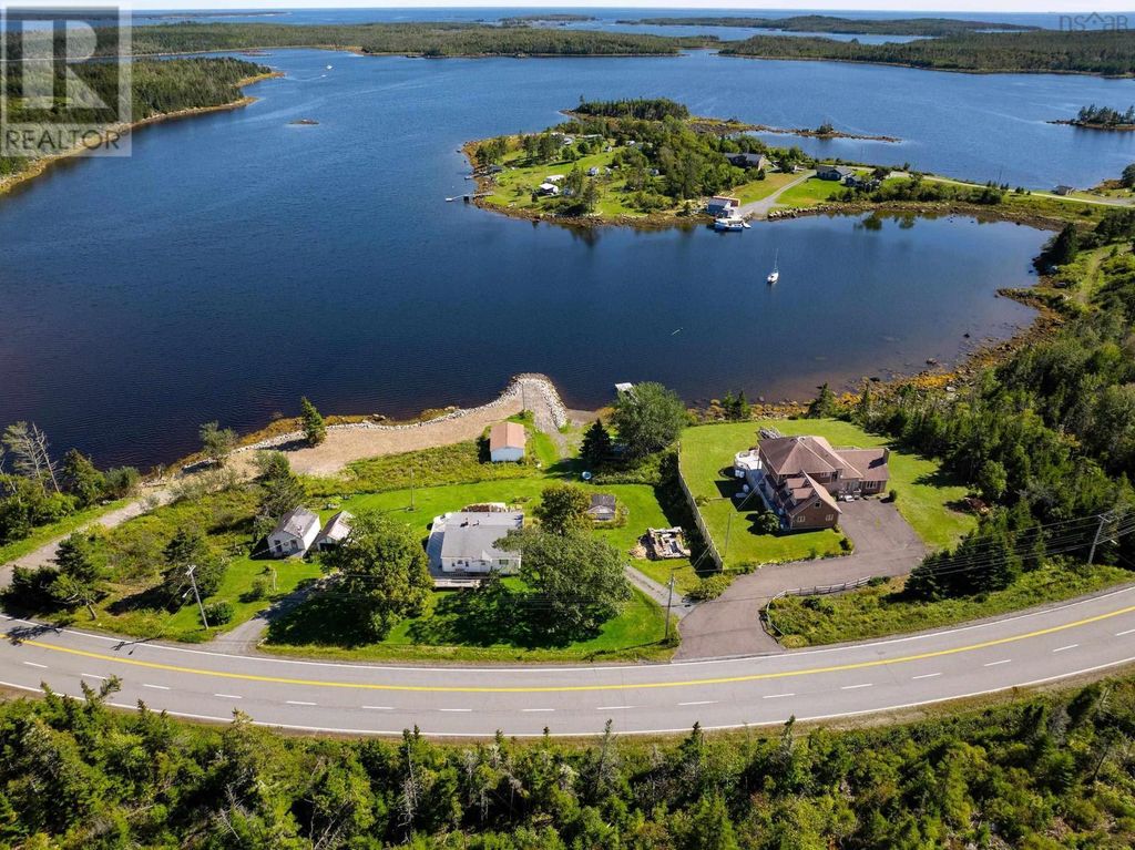 18404 Highway 7, Popes Harbour