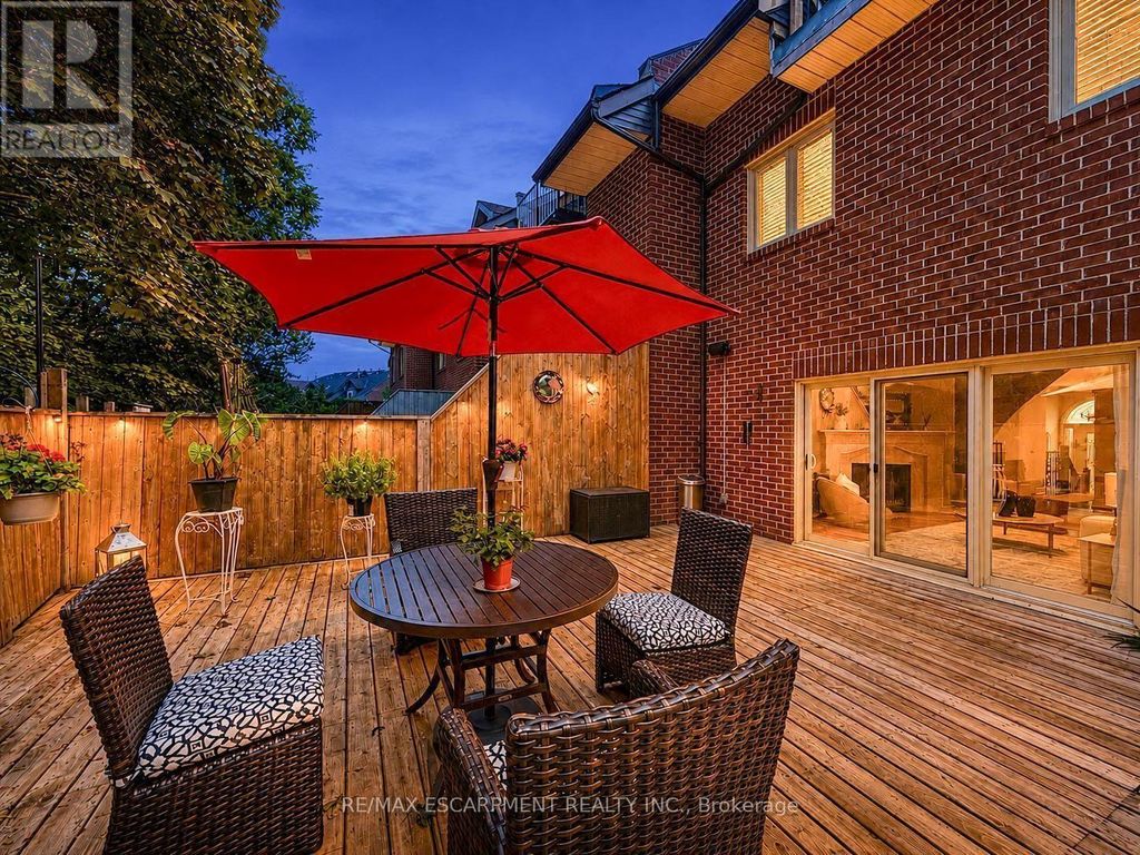 45 Tradewind Drive, Oakville (br Bronte)
