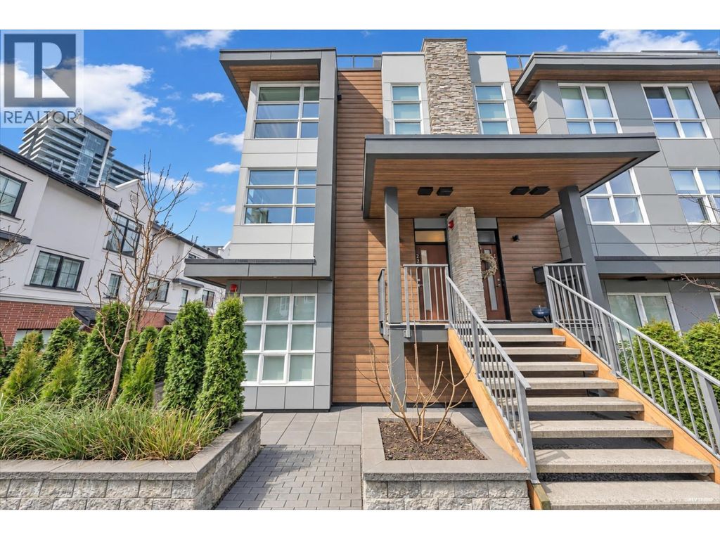 227 2060 Curling Road, North Vancouver