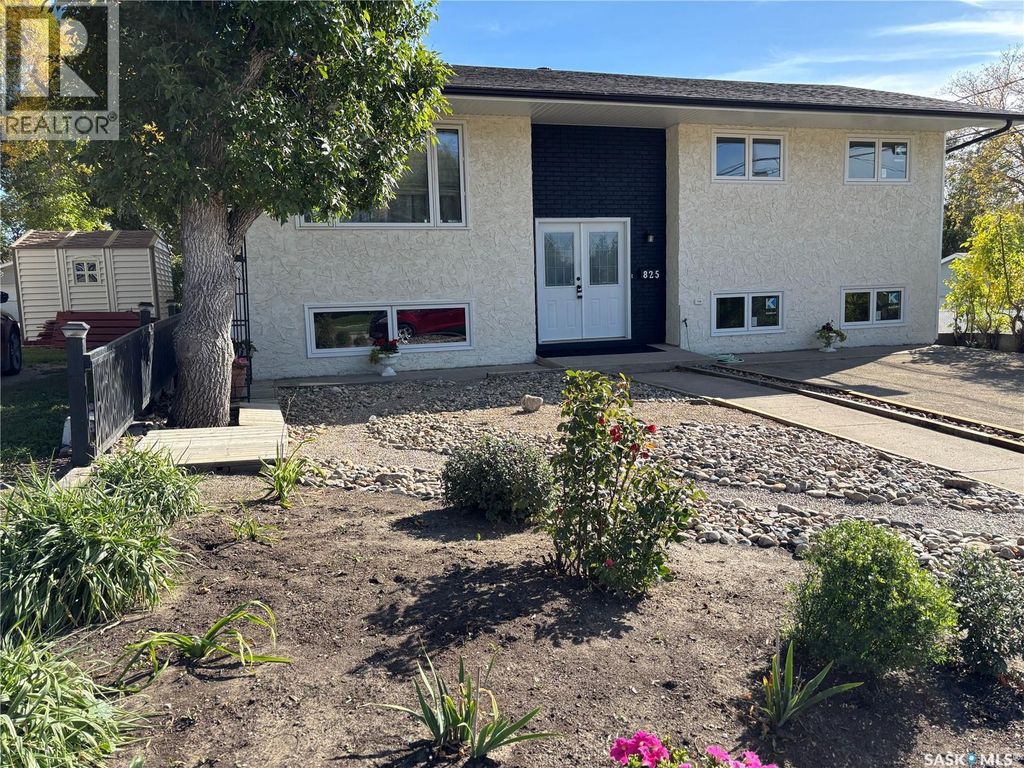 825 7th Avenue Nw, Moose Jaw