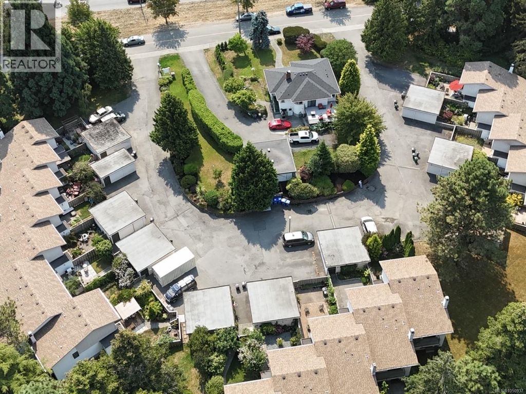 27 610 Mckenzie Ave, Saanich