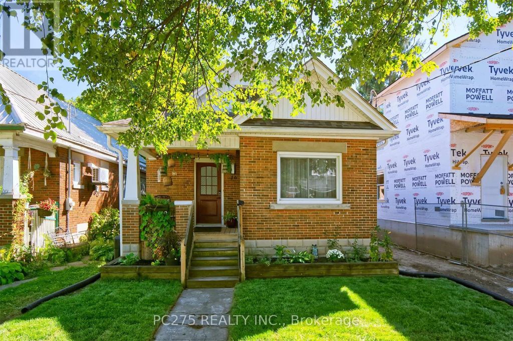 16 Barrington Avenue, London North (north N)