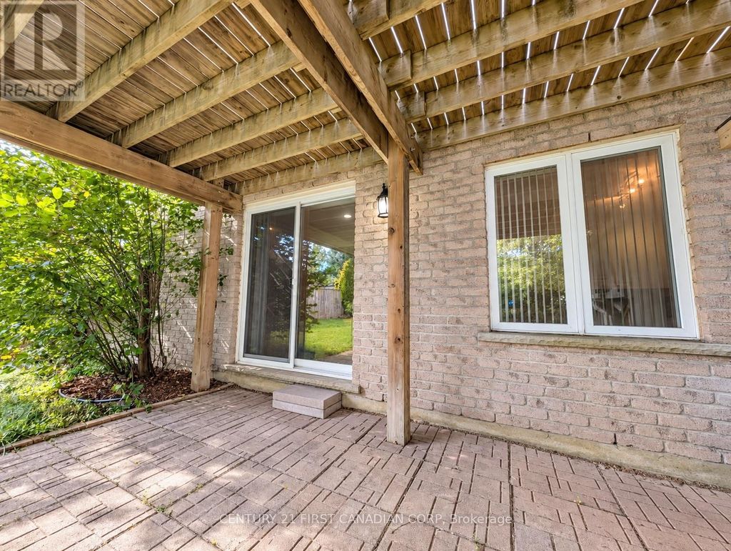 Lower - 924 Guildwood Boulevard, London North (north M)