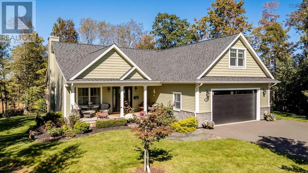10 Queens Court, Kentville