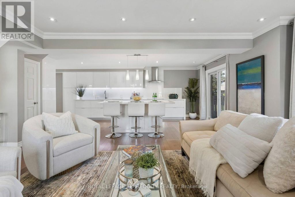 10 Scarboro Avenue, Toronto (highland Creek)