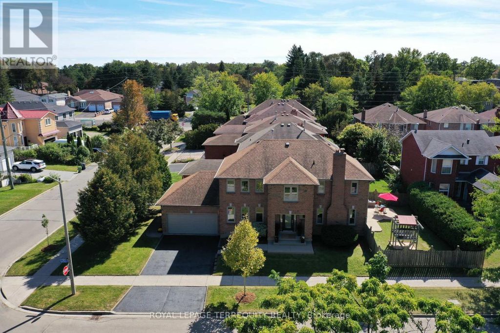10 Scarboro Avenue, Toronto (highland Creek)