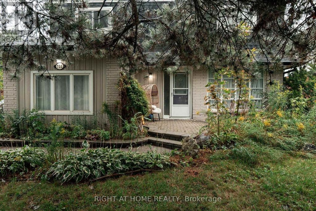 701 Central Park Boulevard N, Oshawa (centennial)