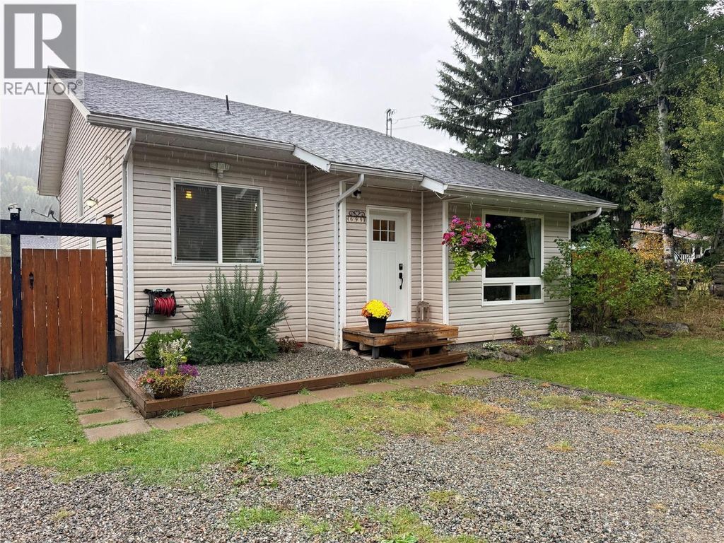 699 Strathmore Avenue, Greenwood
