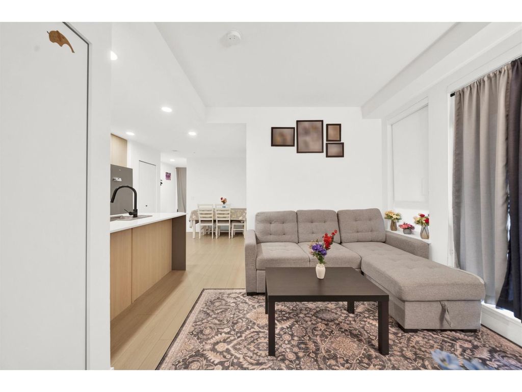 205 13439 94a Avenue, Surrey