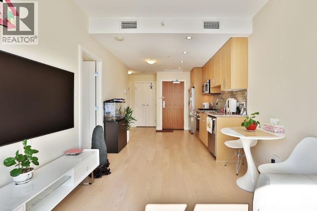 1011 38 W 1st Avenue, Vancouver