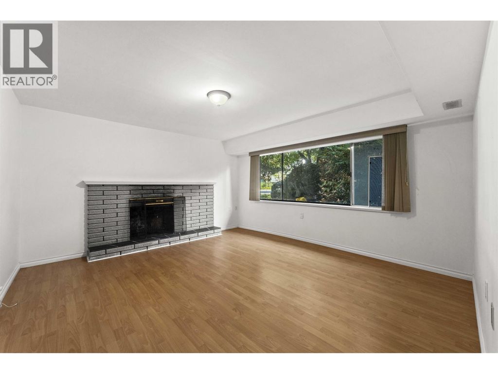 8975 Cook Crescent, Richmond