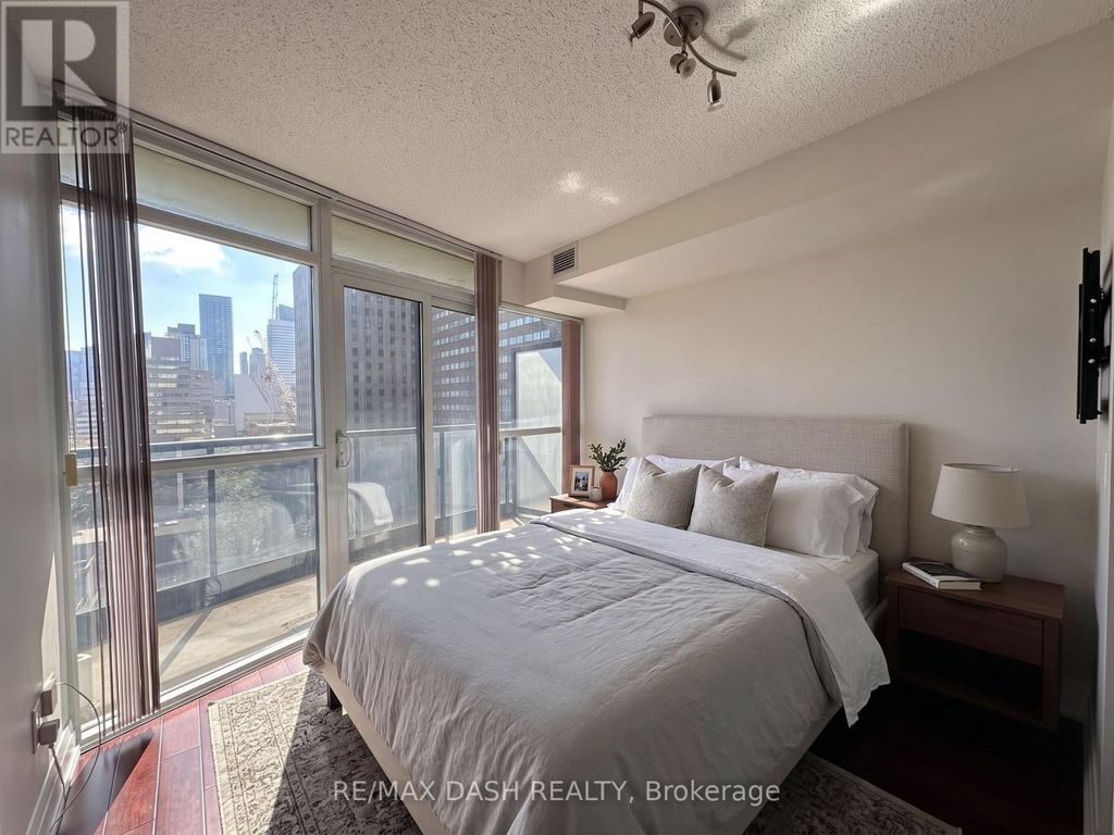 1008 - 21 Carlton Street, Toronto (church-Yonge Corridor)