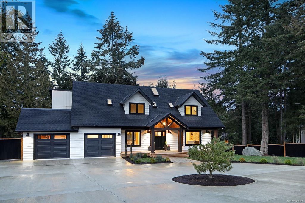 177 Sunningdale Rd E, Qualicum Beach