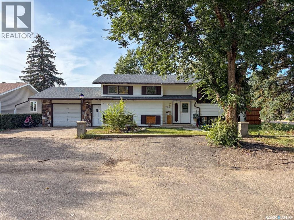 200 3rd Street E, Ponteix
