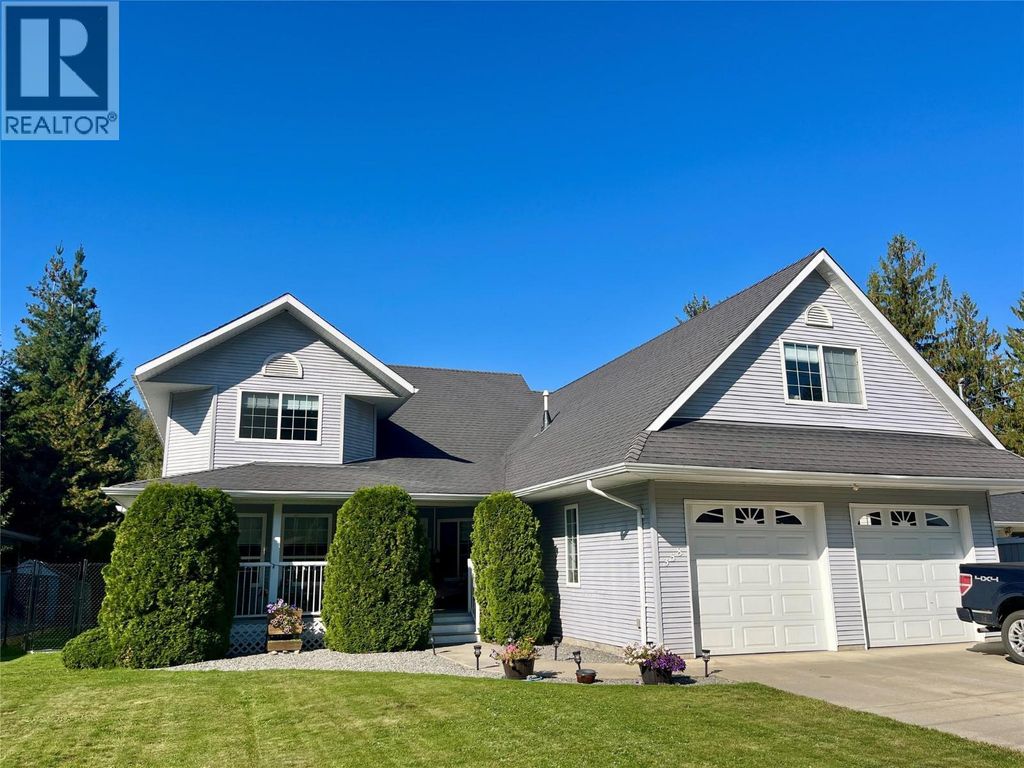 358 Oak Avenue, Sicamous