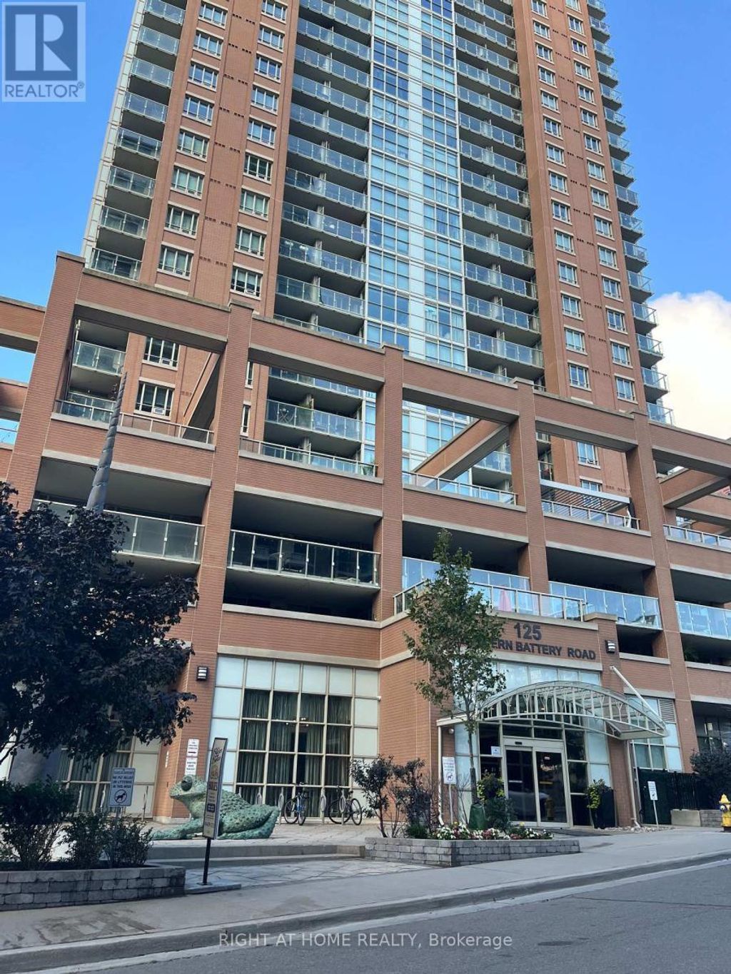 2003 - 125 Western Battery Road, Toronto (niagara)