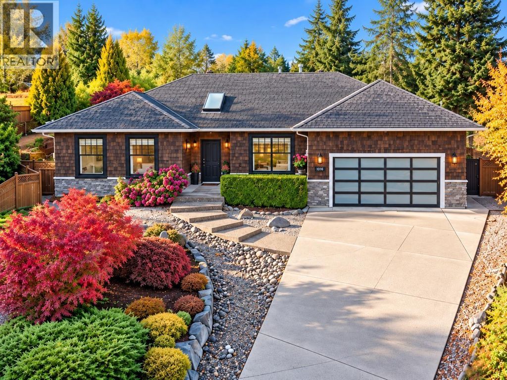 6161 Highmoor Place, Sechelt