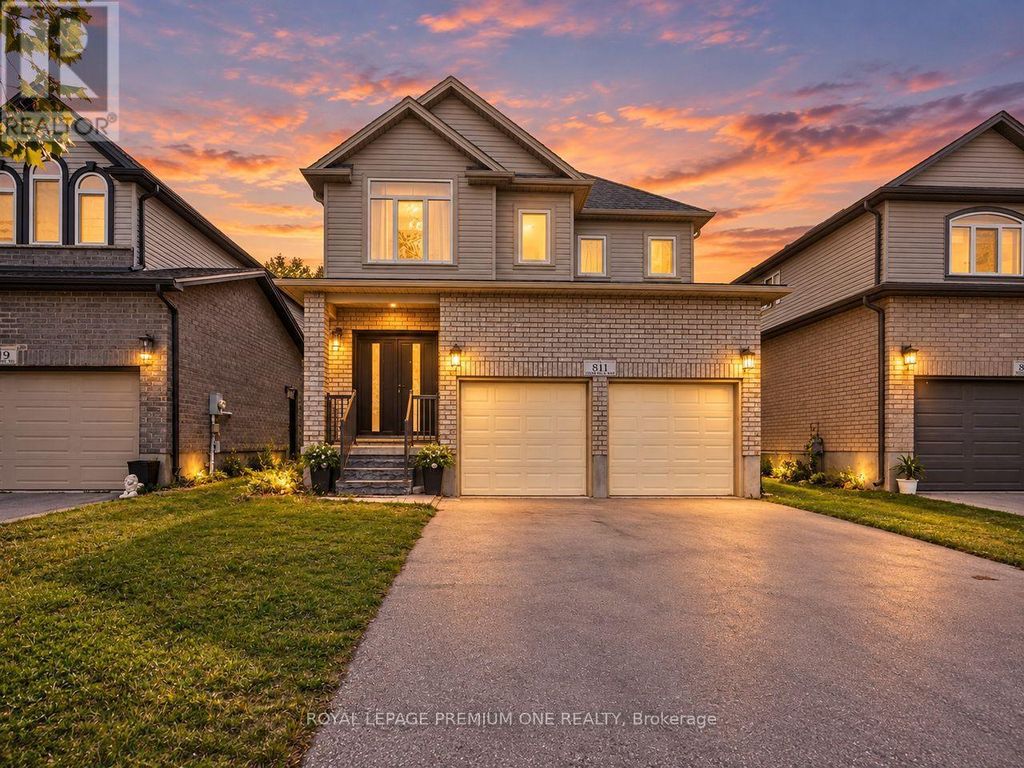 811 Cedarpark Way, London North (north D)