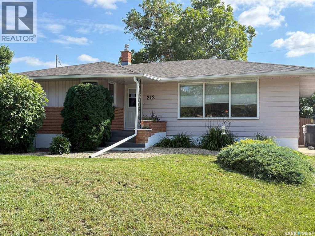212 Ash Drive, Weyburn