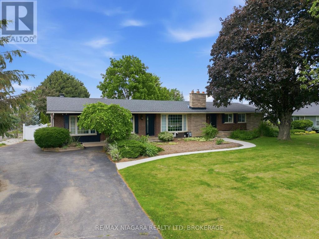 1042 Lakeshore Road W, St. Catharines (rural Port)