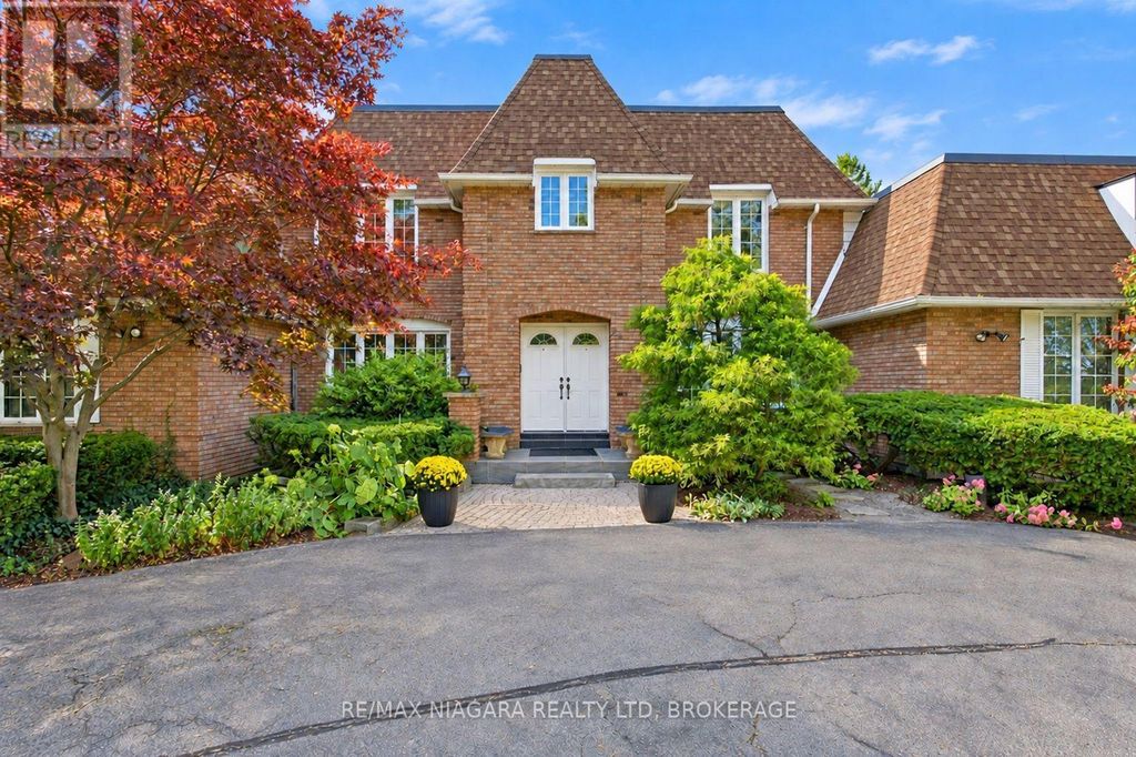 1302 Four Mile Creek Road, Niagara-On-The-Lake (virgil)