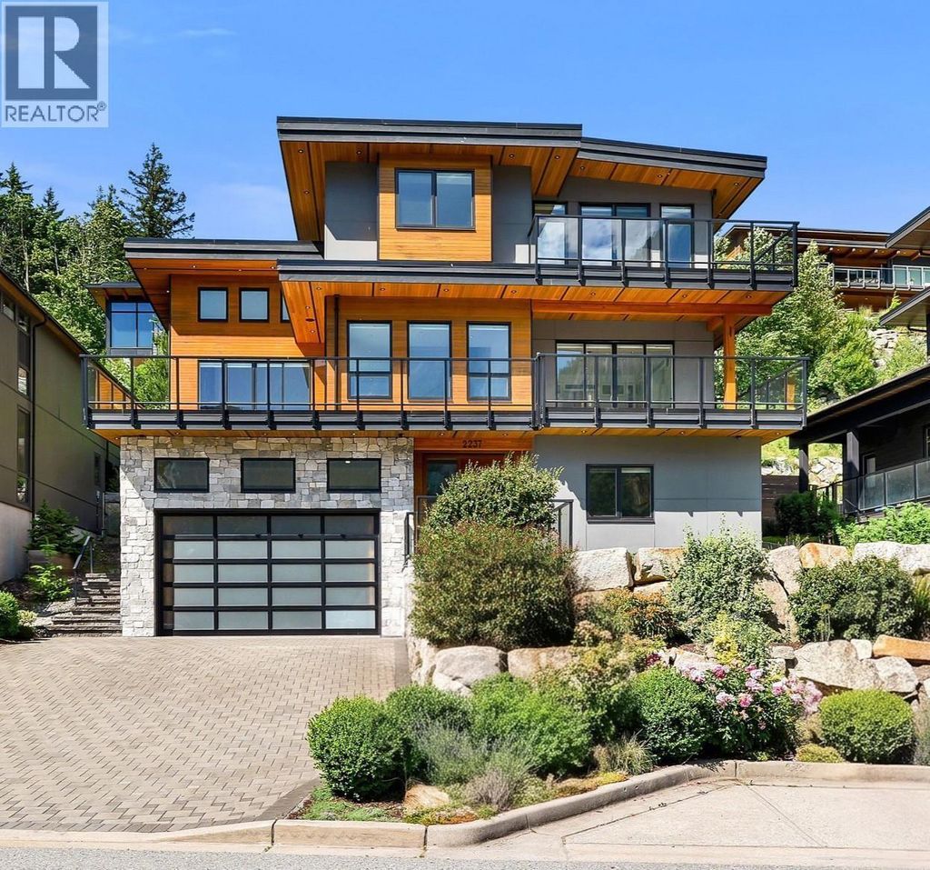 2237 Windsail Place, Squamish