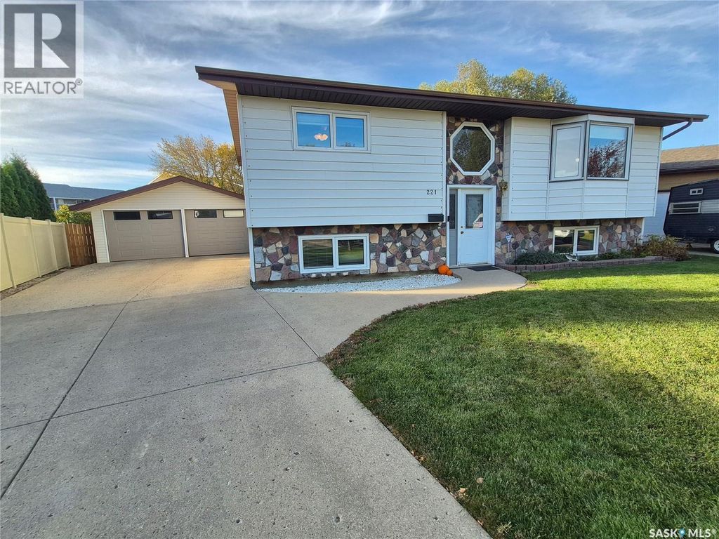 221 Bean Crescent, Weyburn
