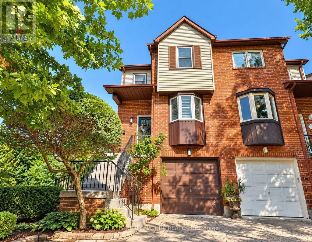 27 Normandy Place, Oakville (co Central)