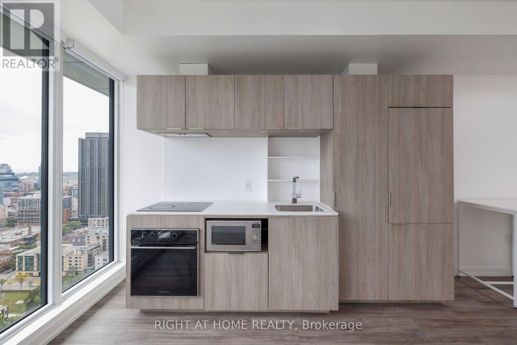 Ph09 - 77 Shuter Street, Toronto (church-Yonge Corridor)