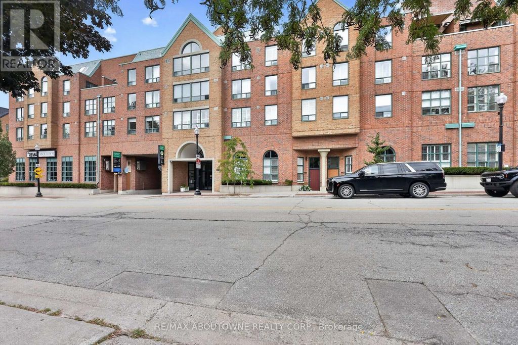 211 - 221 Robinson Street, Oakville (oo Old Oakville)